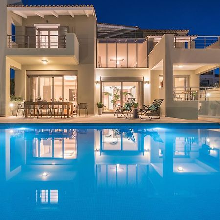 Akemi Luxury Villa ซีลีวี ภายนอก รูปภาพ