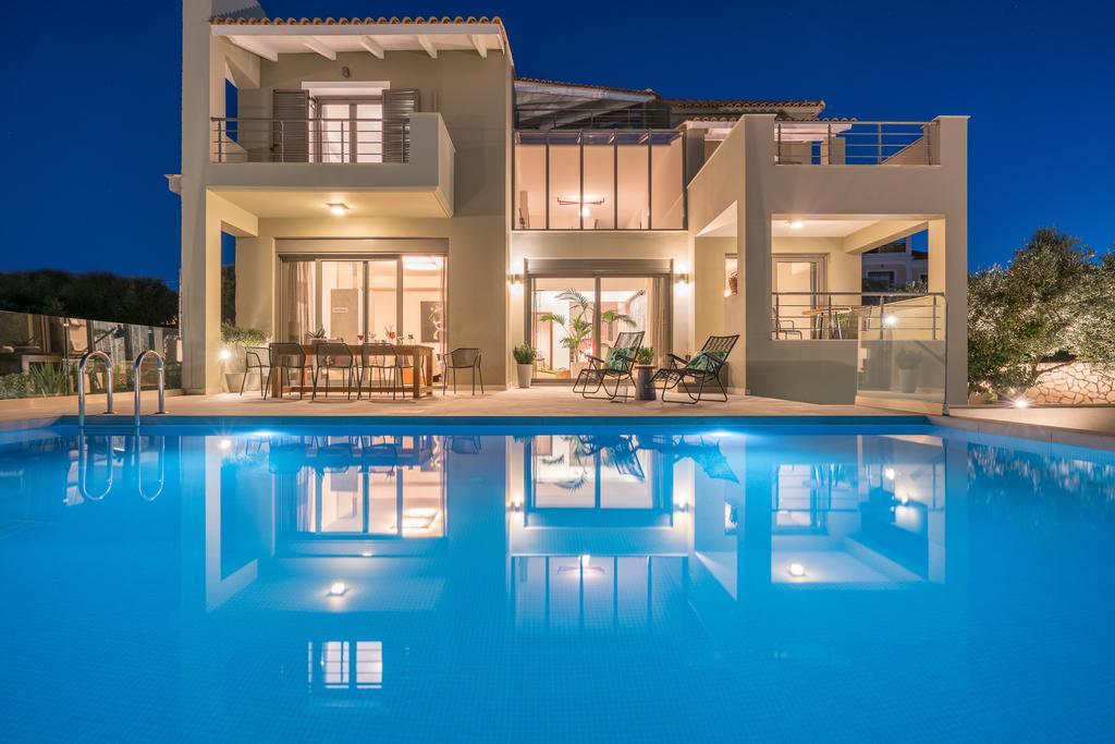 Akemi Luxury Villa ซีลีวี ภายนอก รูปภาพ