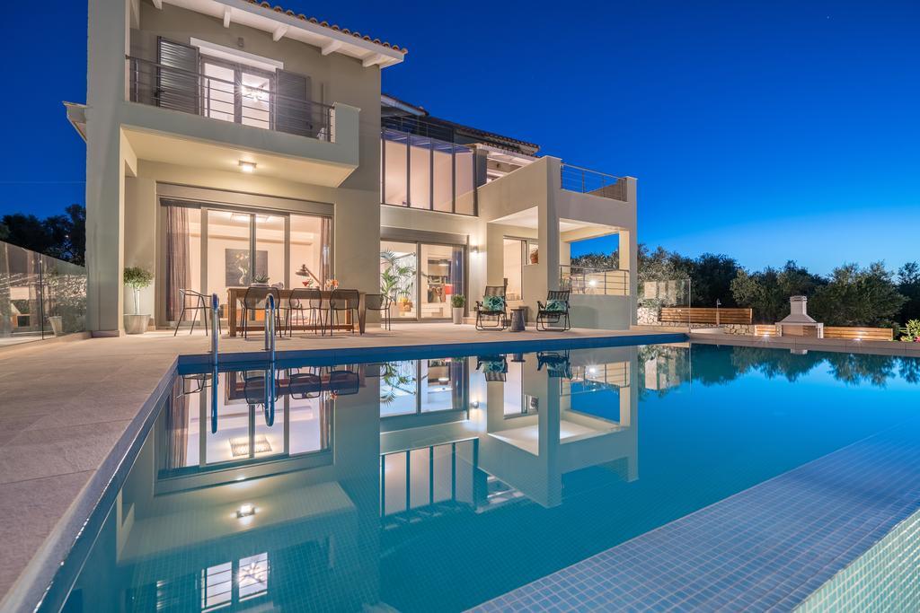 Akemi Luxury Villa ซีลีวี ภายนอก รูปภาพ