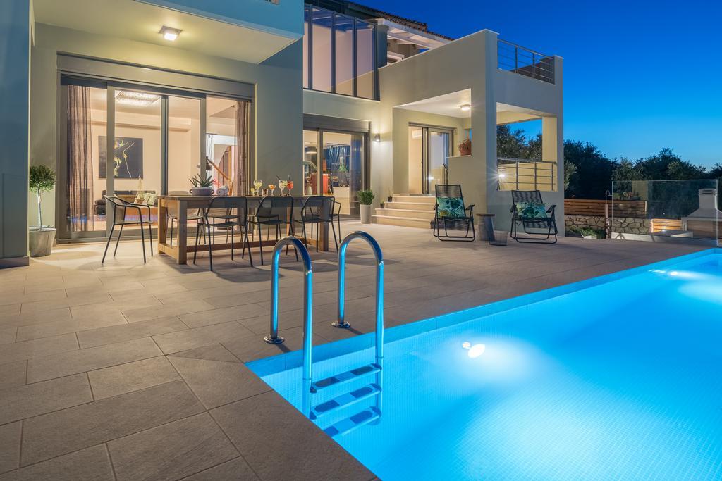 Akemi Luxury Villa ซีลีวี ภายนอก รูปภาพ