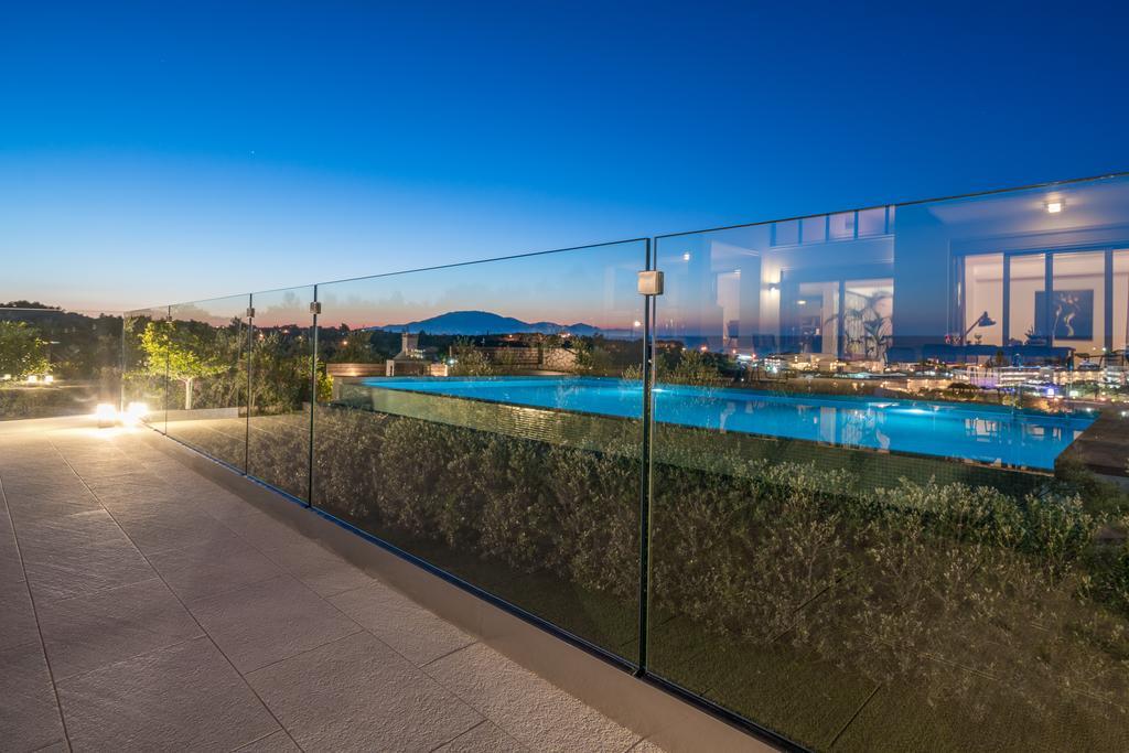 Akemi Luxury Villa ซีลีวี ภายนอก รูปภาพ