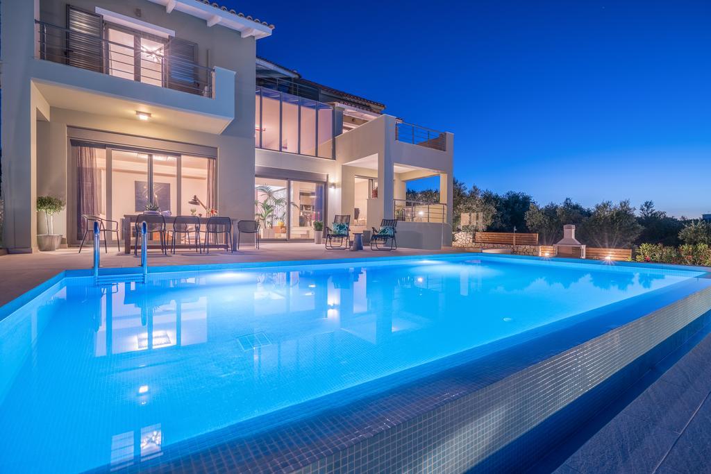 Akemi Luxury Villa ซีลีวี ภายนอก รูปภาพ